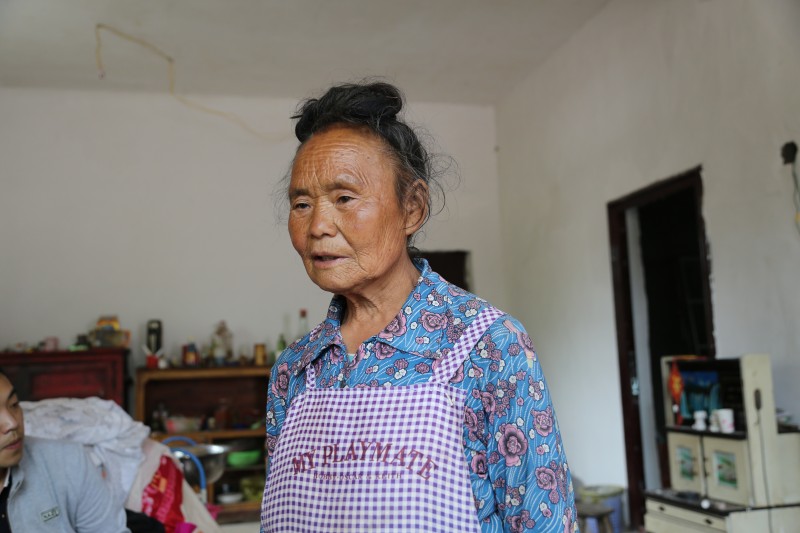 苗族服飾制作技藝傳承人劉忠英