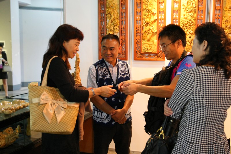 結緣于劍川木雕展位