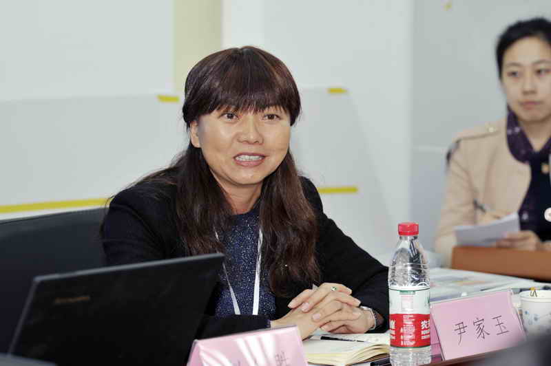 省非遺中心主任尹家玉在中央音樂學院里的非遺工作會上作發言