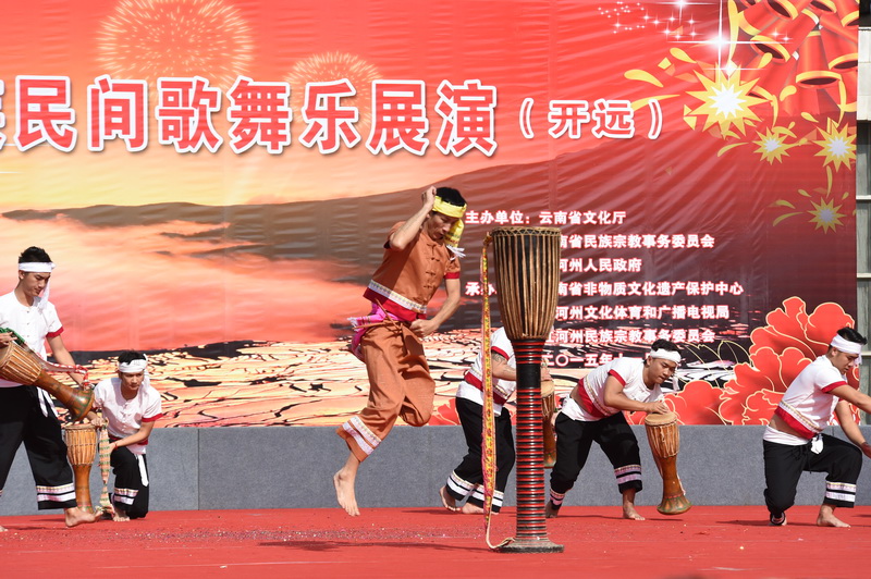 西雙版納代表隊舞蹈《吉象武鼓》