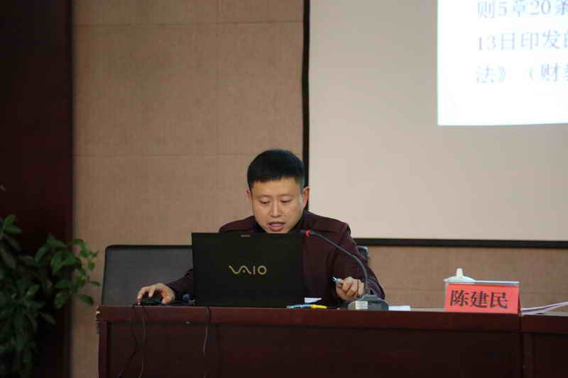 省文化廳陳建民科長在授課
